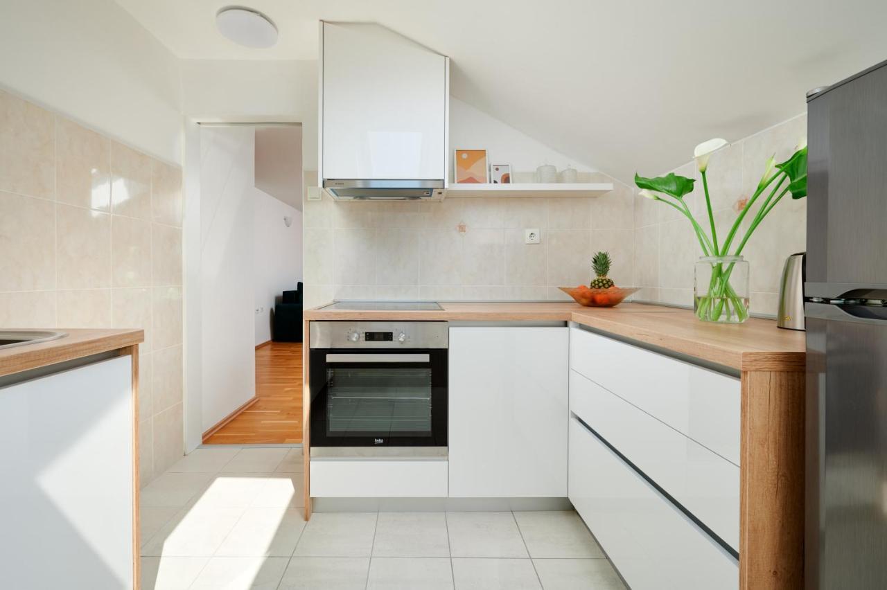 Modern & Spacious Rooftop Apartment With Natual Sunlight Split Exterior photo