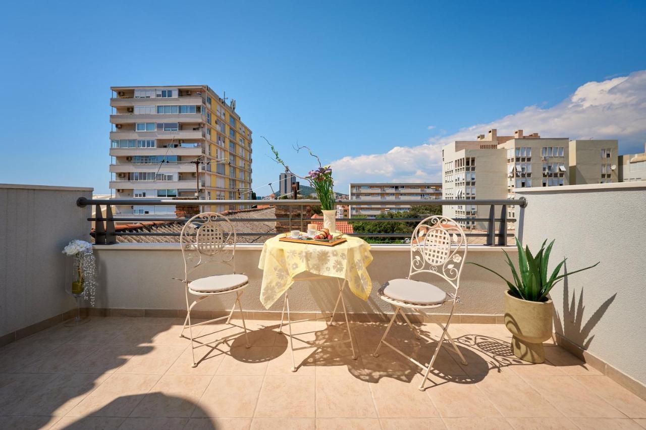 Modern & Spacious Rooftop Apartment With Natual Sunlight Split Exterior photo